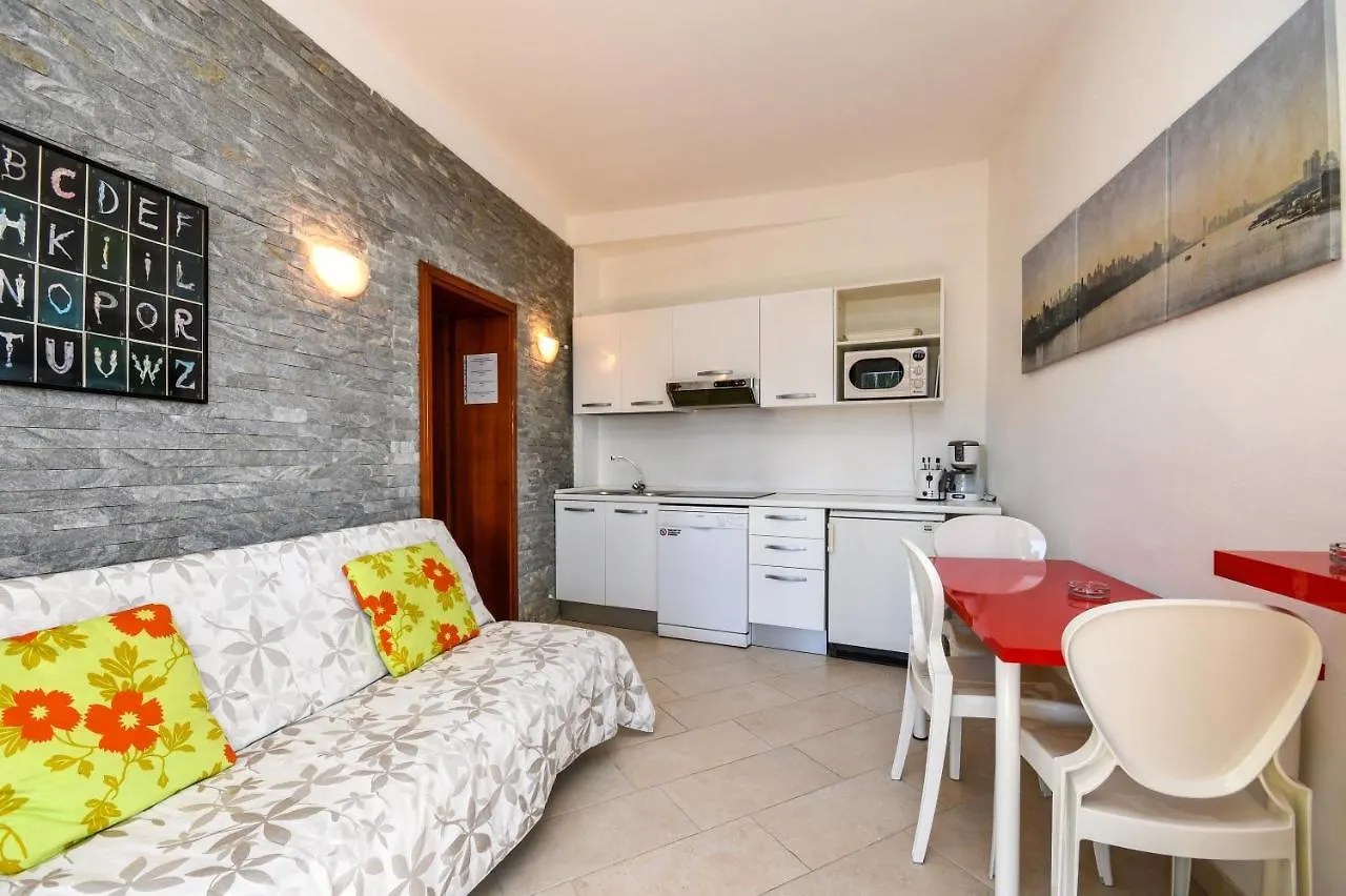 *** Apart-hotel La Villa Fasano Gardone Riviera Itália